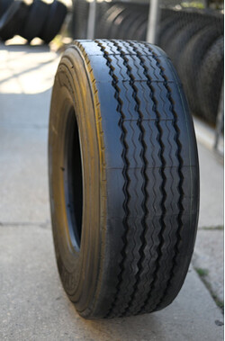 385/65 R22 (наварка) Польща GEYER